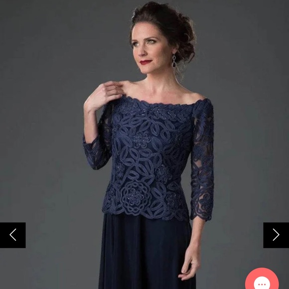 Off shoulder lace layers of the bodice makes an airy elegant gown size small. - Picture 1 of 3